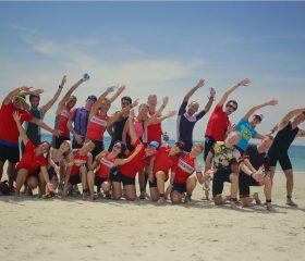 MetaSport-members-doing-funny-pose-at-beach